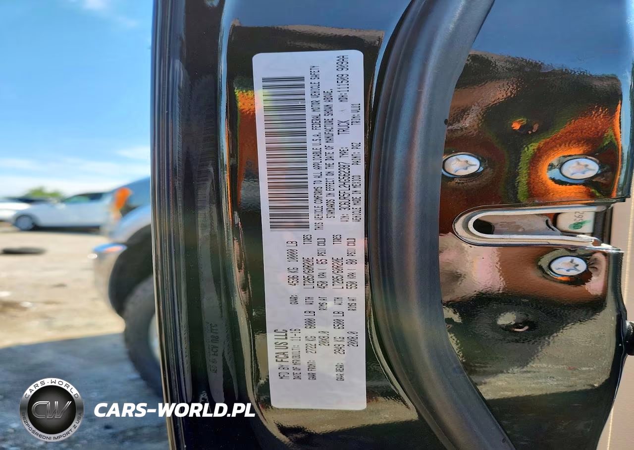 2017 Ram 2500 Laramie VIN:3C6UR5FL2HG562387 - 12