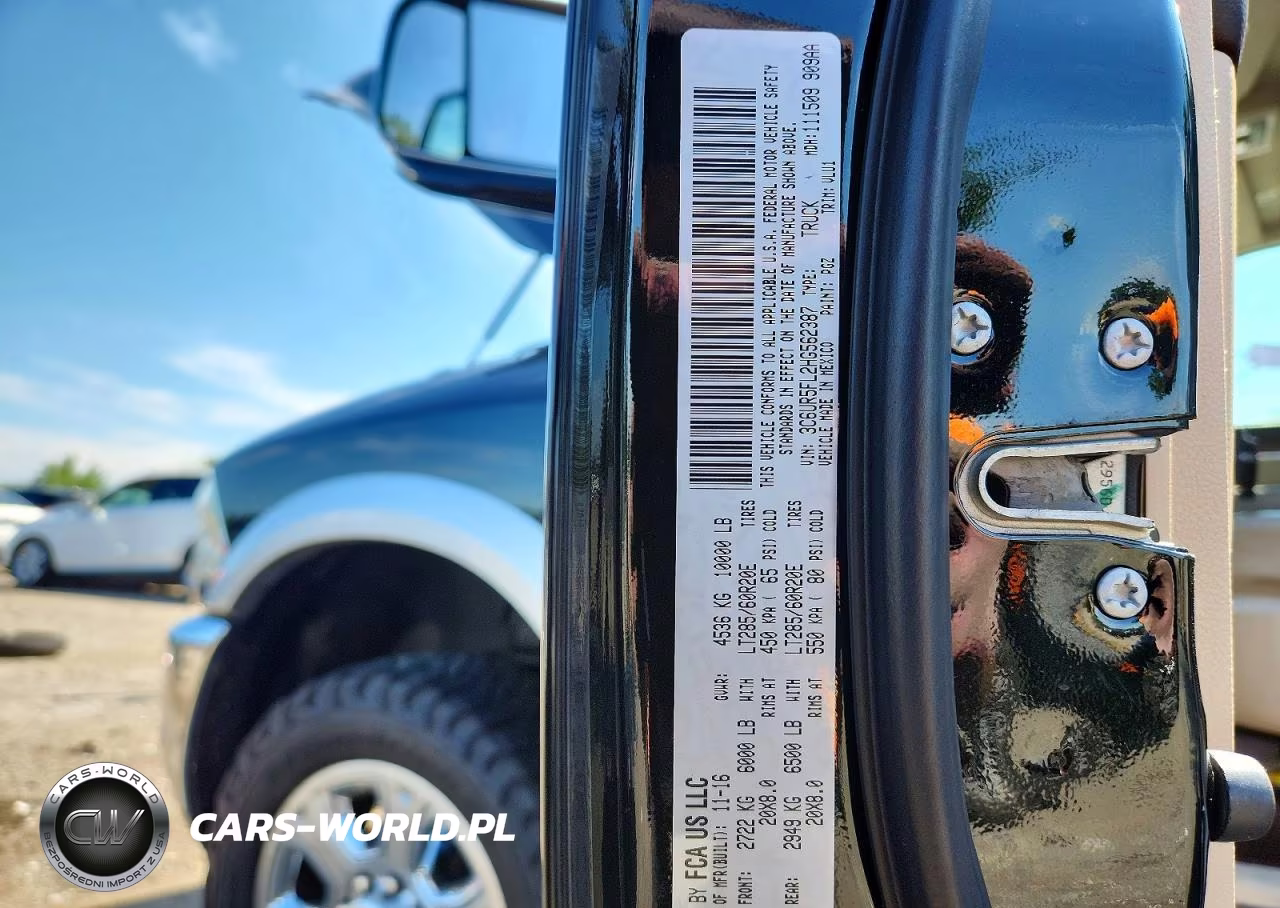 2017 Ram 2500 Laramie VIN:3C6UR5FL2HG562387 - 13