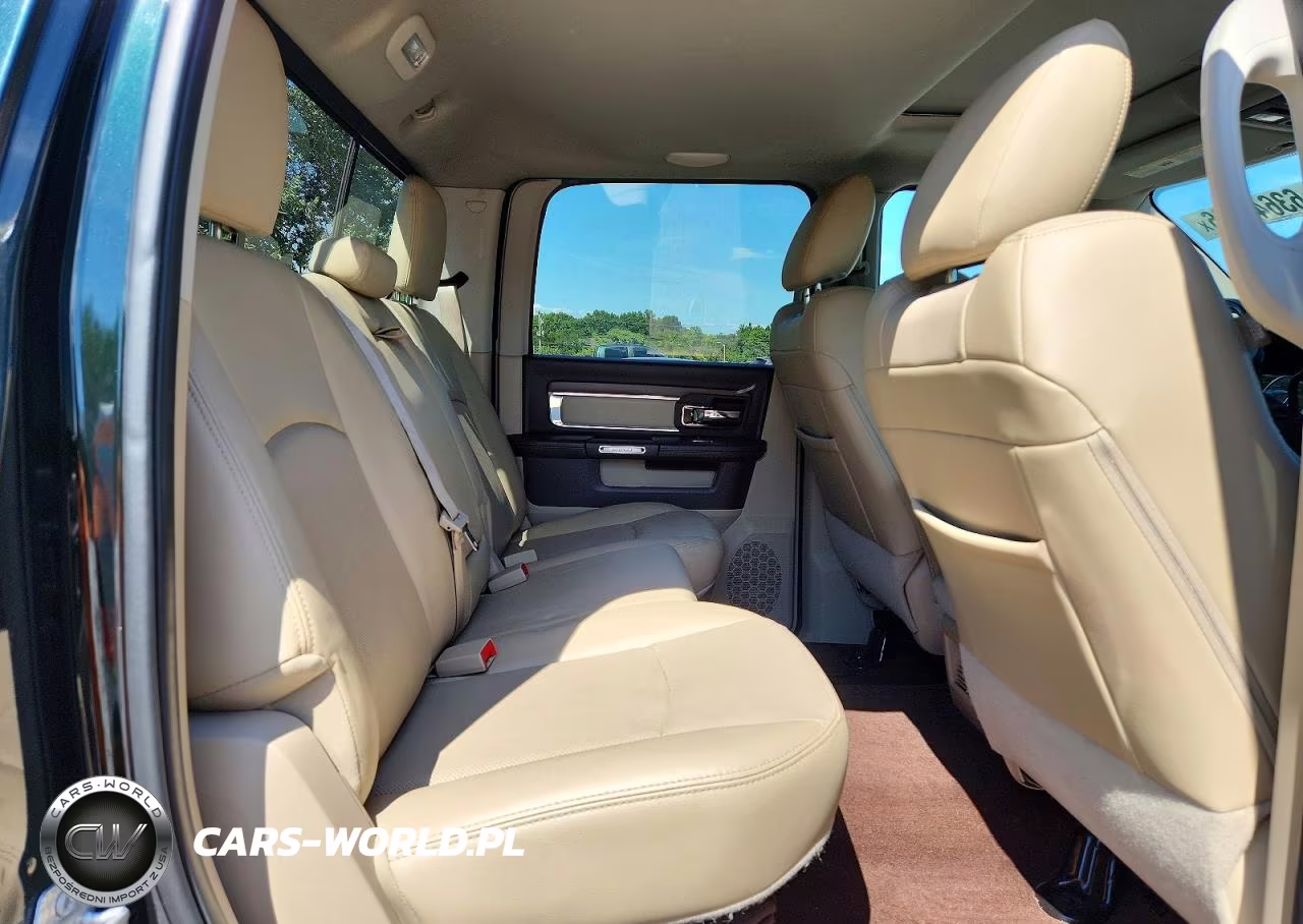 2017 Ram 2500 Laramie VIN:3C6UR5FL2HG562387 - 14