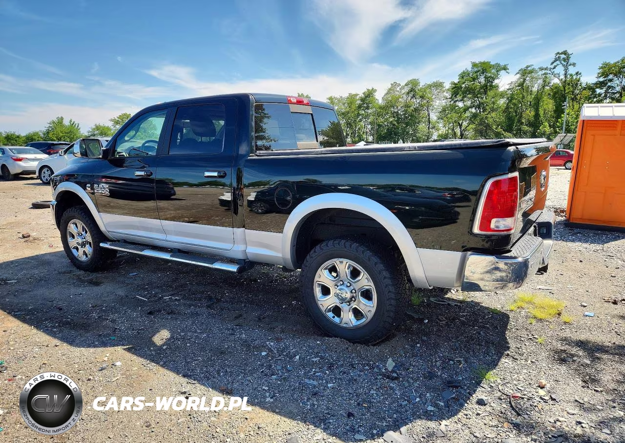 2017 Ram 2500 Laramie VIN:3C6UR5FL2HG562387 - 2