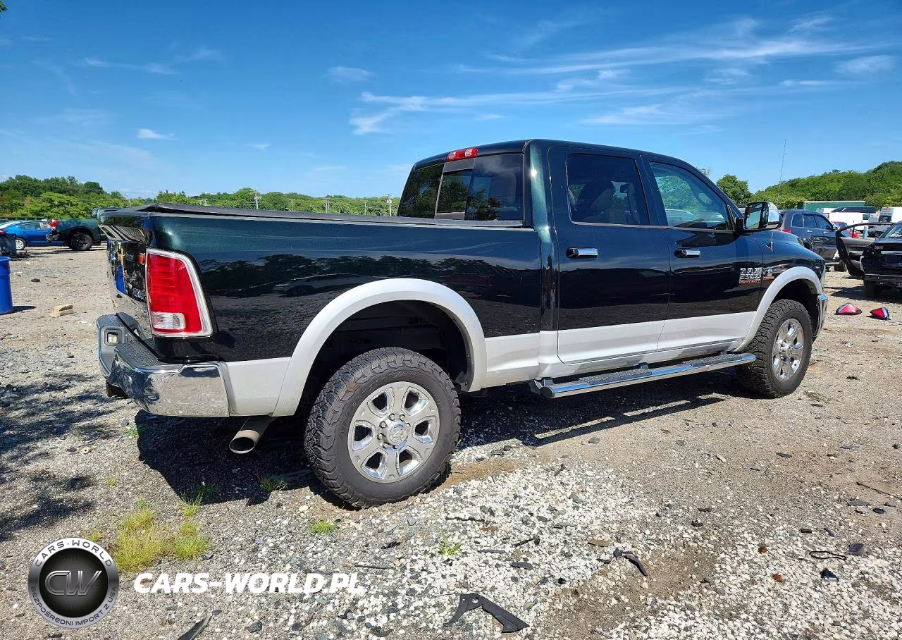 2017 Ram 2500 Laramie VIN:3C6UR5FL2HG562387 - 3