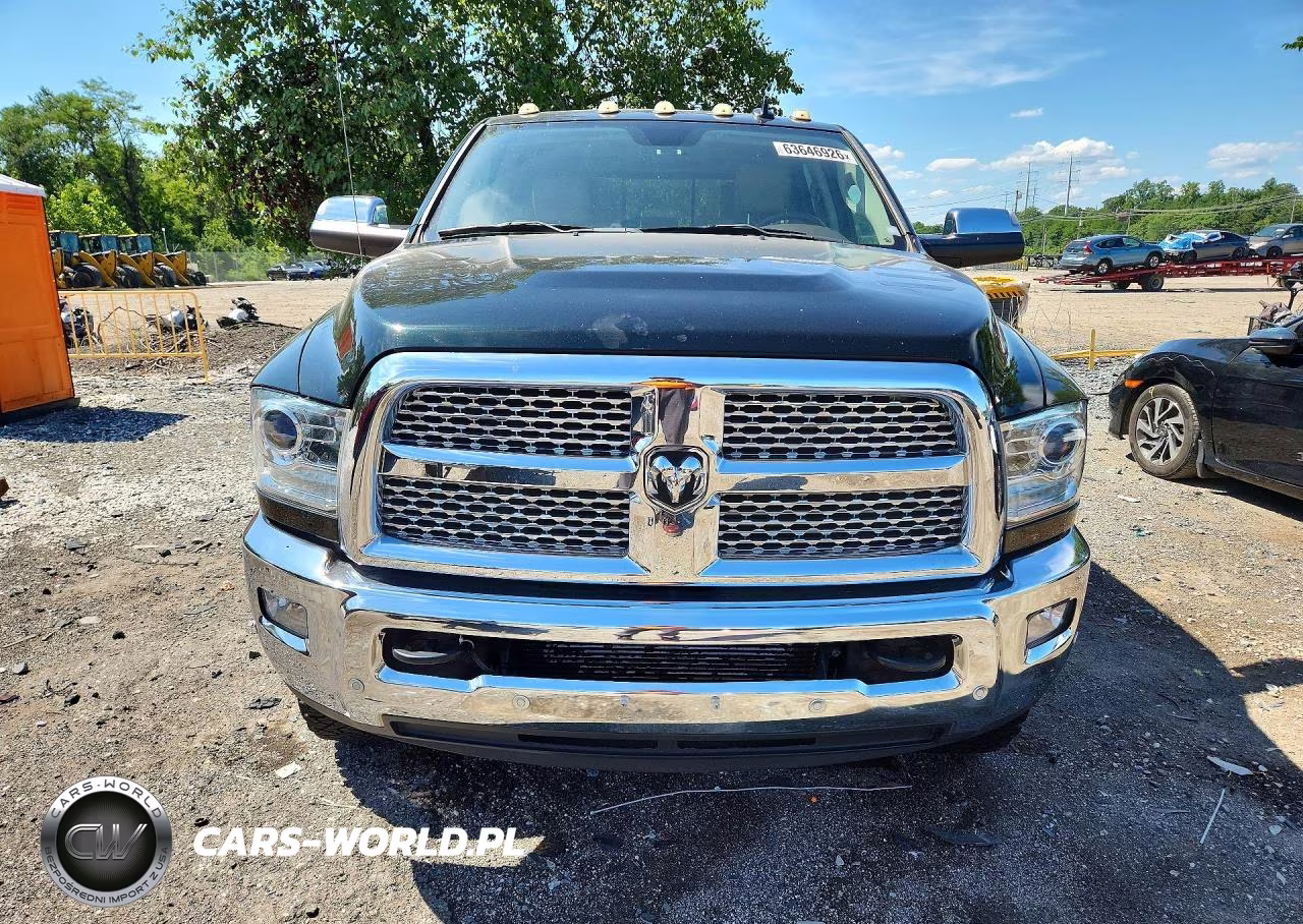2017 Ram 2500 Laramie VIN:3C6UR5FL2HG562387 - 5