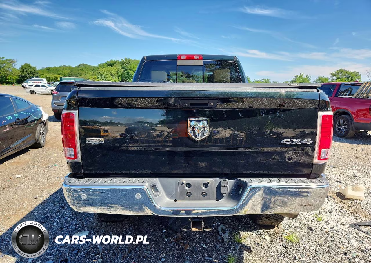 2017 Ram 2500 Laramie VIN:3C6UR5FL2HG562387 - 6