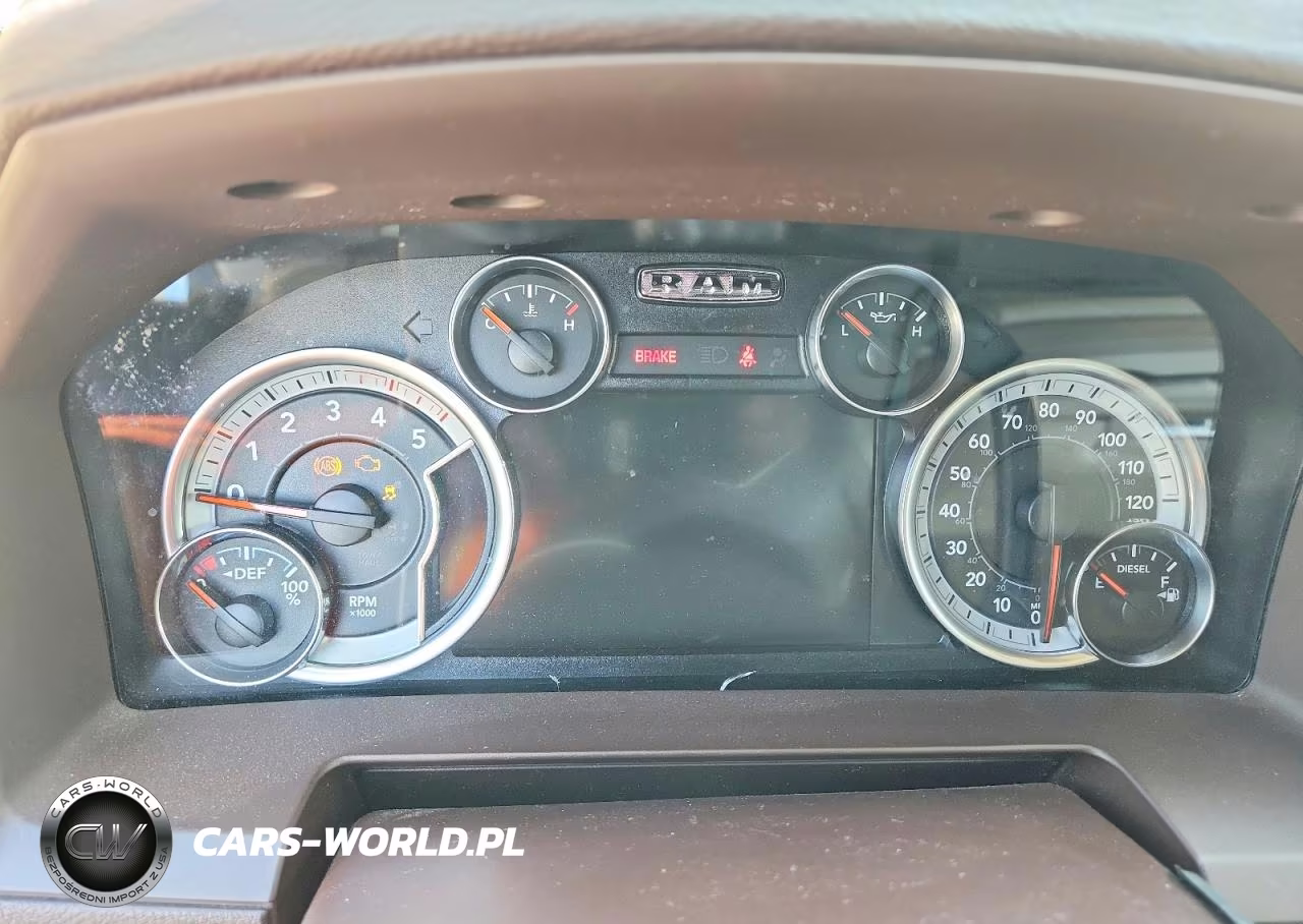 2017 Ram 2500 Laramie VIN:3C6UR5FL2HG562387 - 9