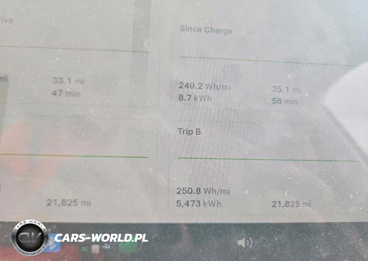 2026 Tesla Model Y VIN:7SAYGDEE3TA470717 - 9