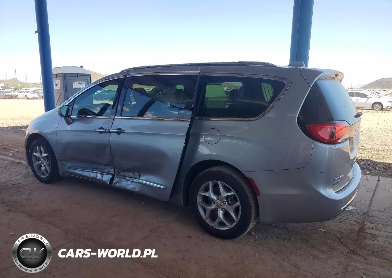 2017 Chrysler Pacifica Touring L Plus VIN:2C4RC1EG3HR538302 - 2