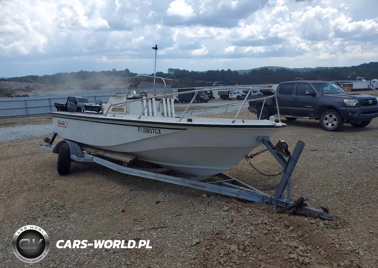 1985 Boston Whaler Boat 18' - Boat