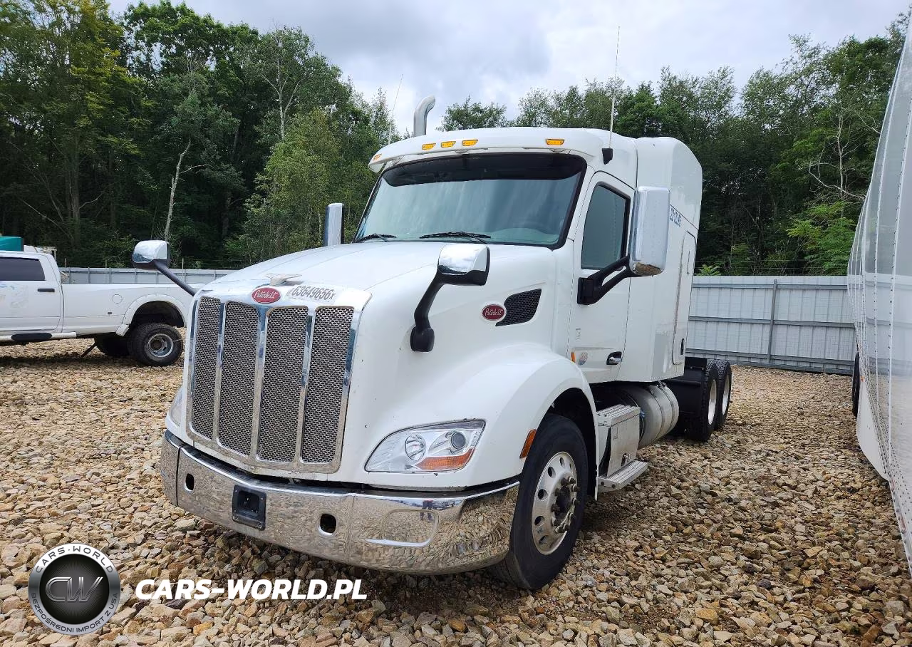 2017 Peterbilt 579 Semi Truck
