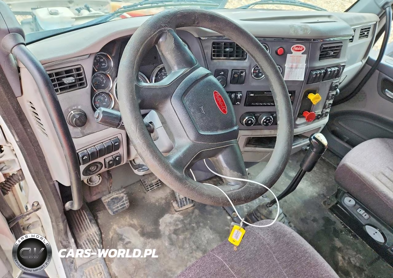 2017 Peterbilt 579 Semi Truck VIN:1XPBDP9X2HD359729 - 8