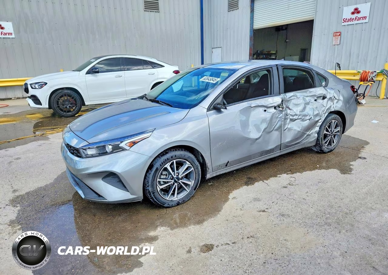 2023 Kia Forte Lxs – zdjęcie 1 z 12