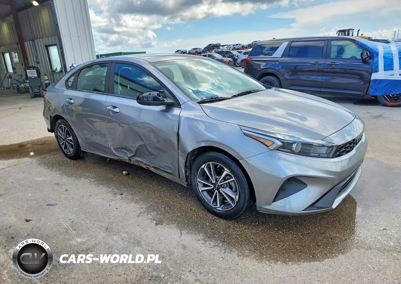 2023 Kia Forte Lxs VIN:3KPF24AD9PE653666 - 4