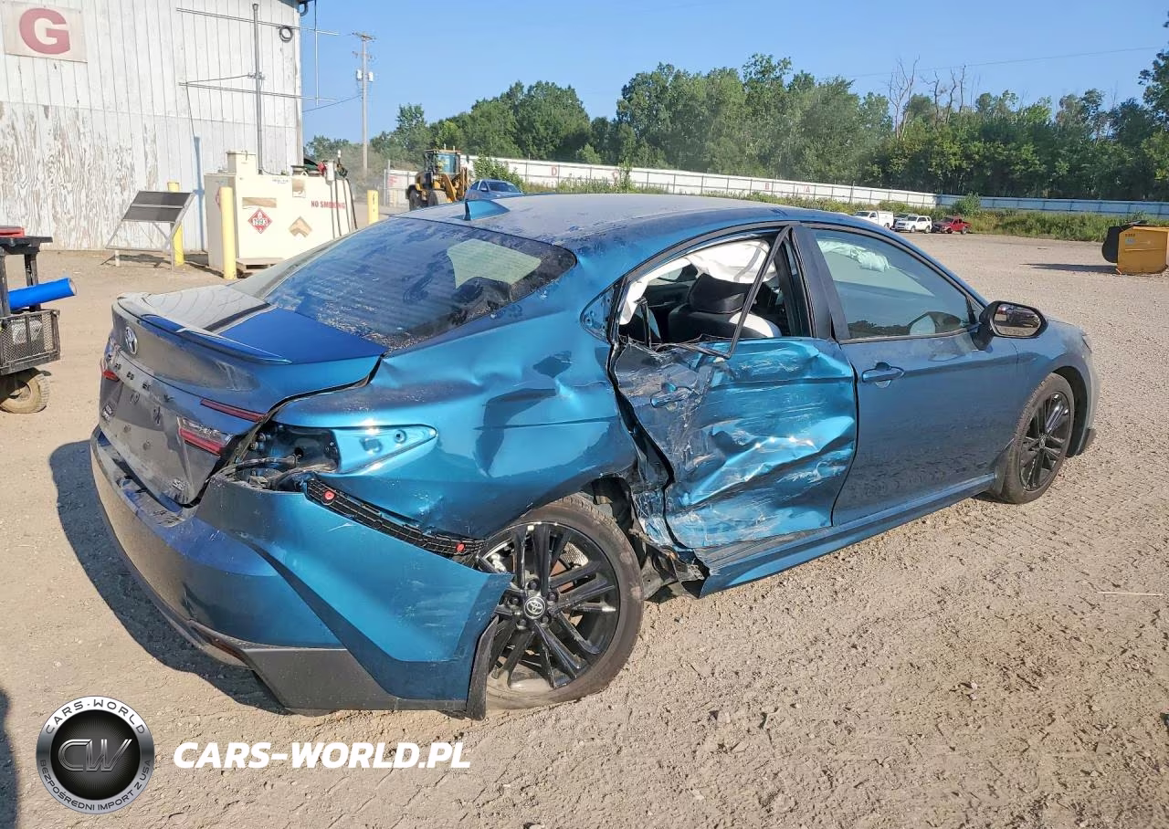 2026 Toyota Camry Se VIN:4T1DBADK3TU561881 - 3
