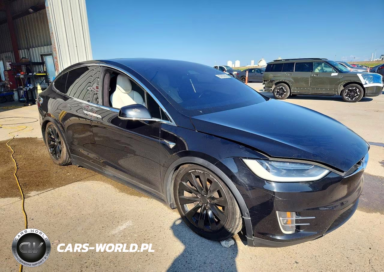 2017 Tesla Model X VIN:5YJXCBE23HF076644 - 4