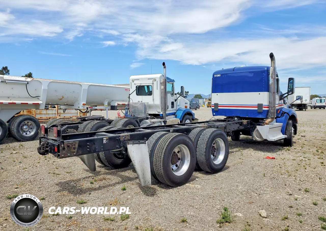 2018 Peterbilt 579 - Semi Truck VIN:1NPBLP9X7JD368932 - 3