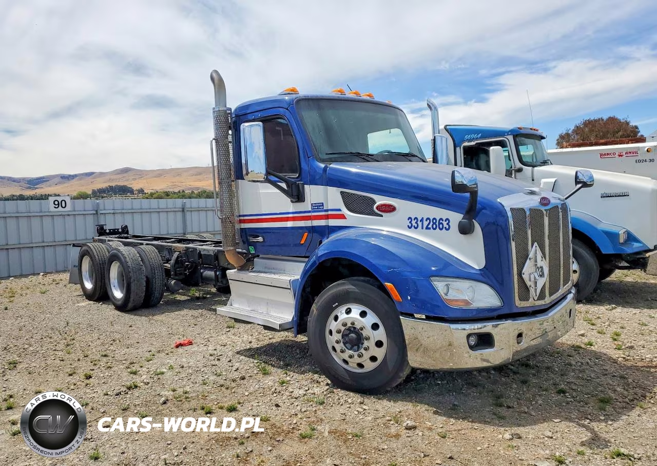 2018 Peterbilt 579 - Semi Truck VIN:1NPBLP9X7JD368932 - 4