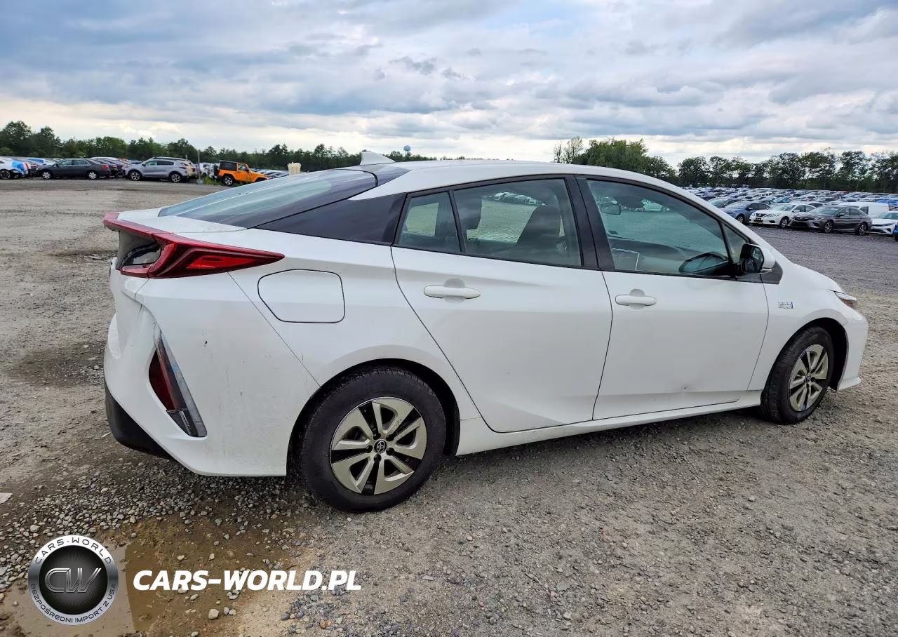 2018 Toyota Prius Prime Plus VIN:JTDKARFPXJ3079353 - 3