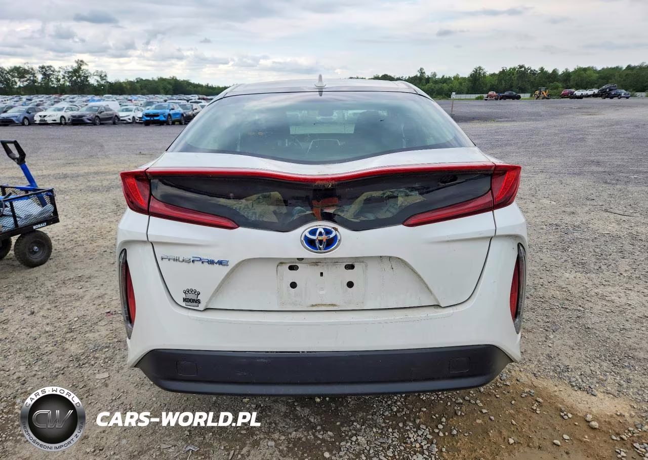2018 Toyota Prius Prime Plus VIN:JTDKARFPXJ3079353 - 6