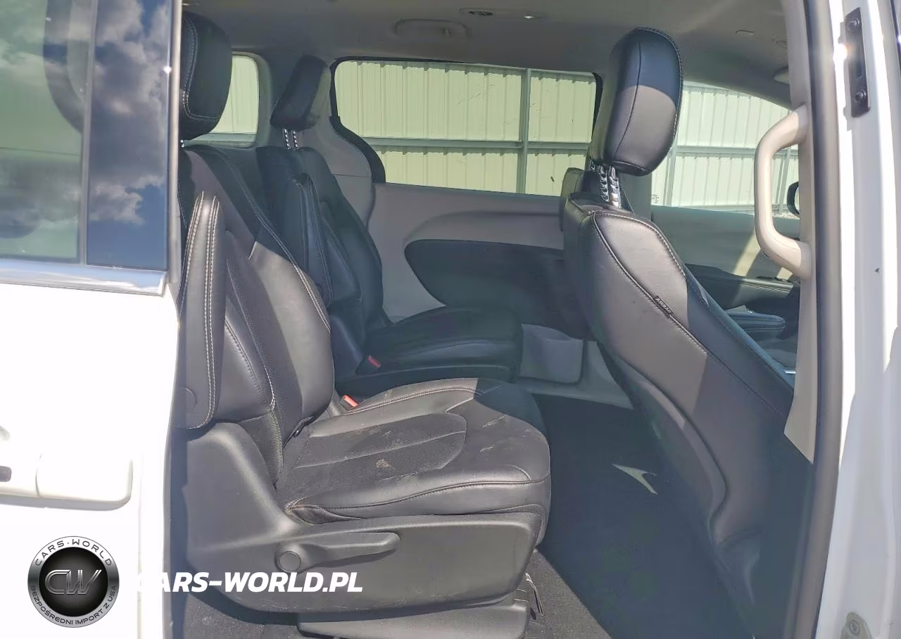 2024 Chrysler Pacifica Hybrid Select VIN:2C4RC1S76RR108902 - 11