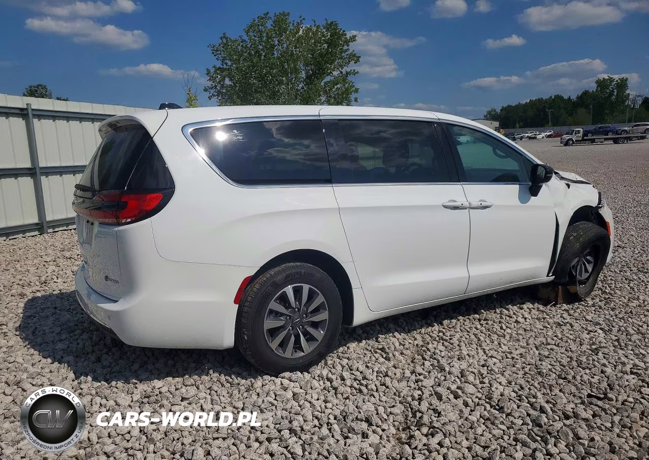 2024 Chrysler Pacifica Hybrid Select VIN:2C4RC1S76RR108902 - 3