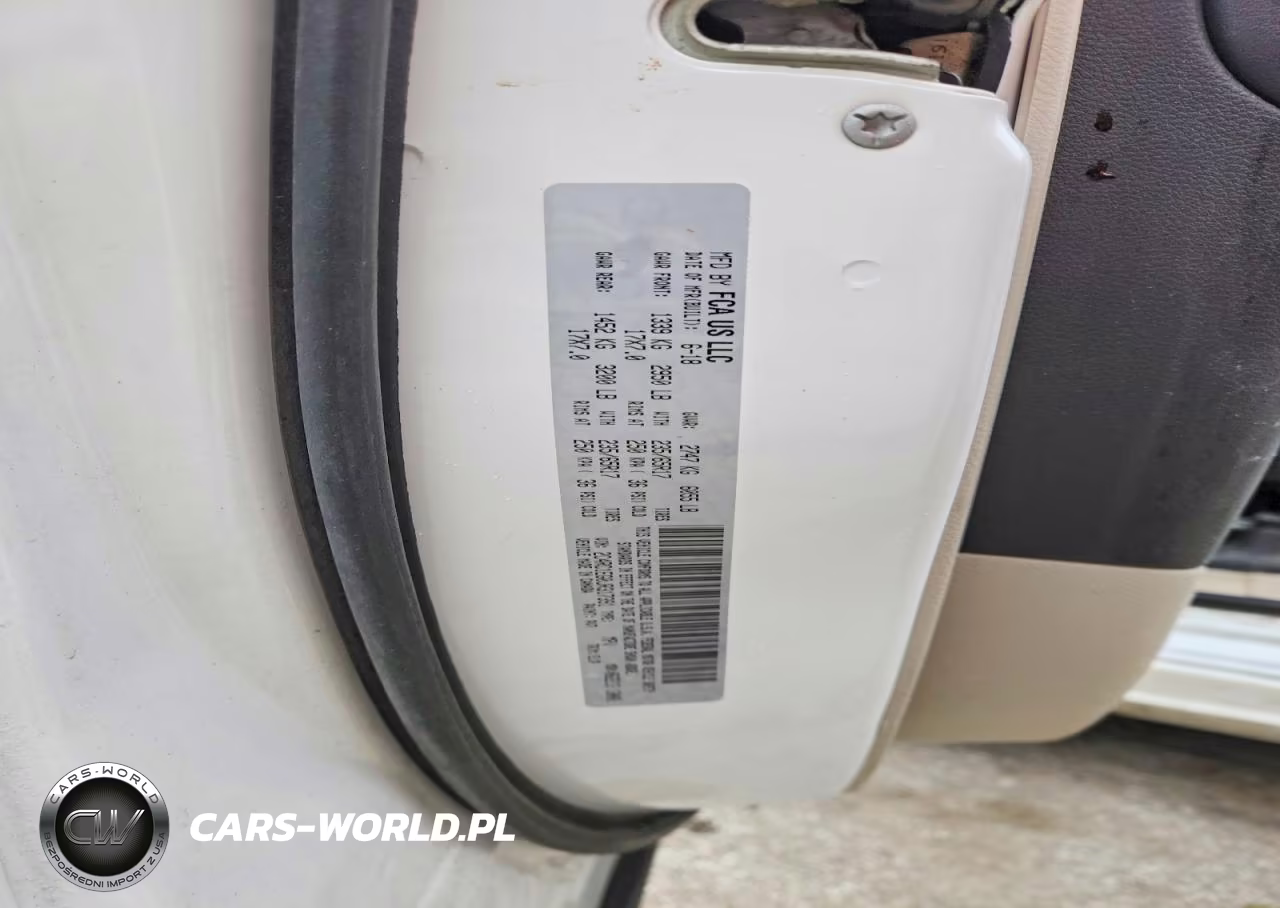 2018 Chrysler Pacifica Touring L Plus VIN:2C4RC1EG0JR317391 - 13