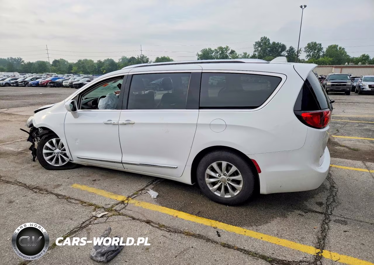 2018 Chrysler Pacifica Touring L Plus VIN:2C4RC1EG0JR317391 - 2
