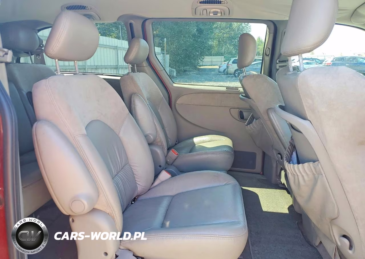 2001 Chrysler Town & Country Limited VIN:2C8GP64L41R359942 - 11