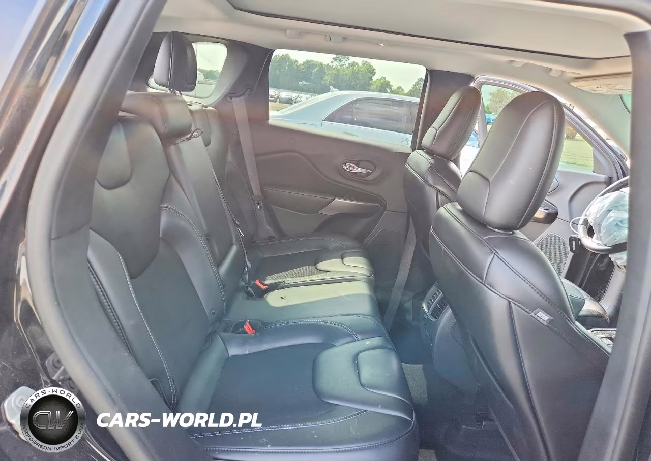 2019 Jeep Cherokee Latitude Plus VIN:1C4PJLLB5KD428121 - 11