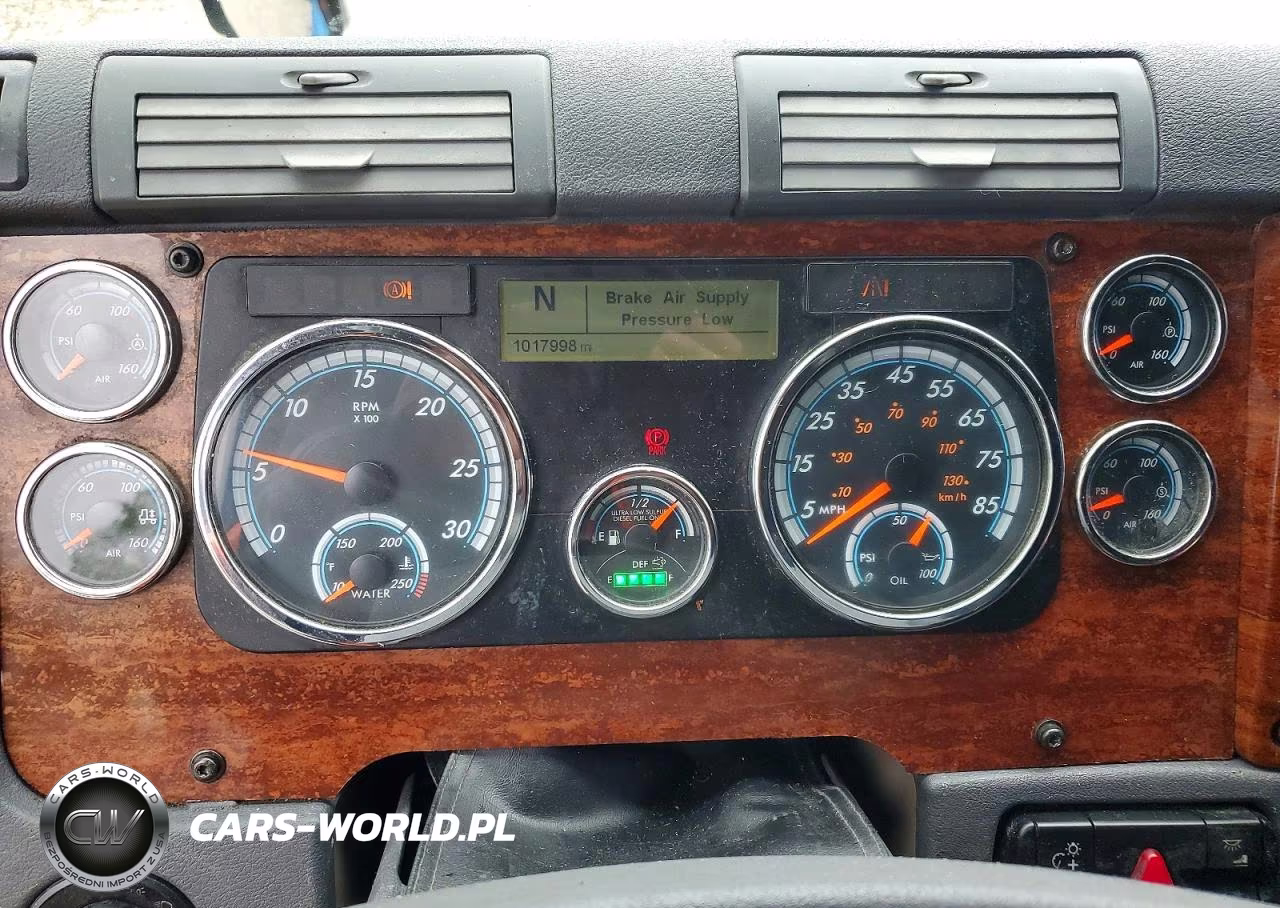 2018 Freightliner Cascadia 125 VIN:3AKJGLDR6JSHZ7168 - 9