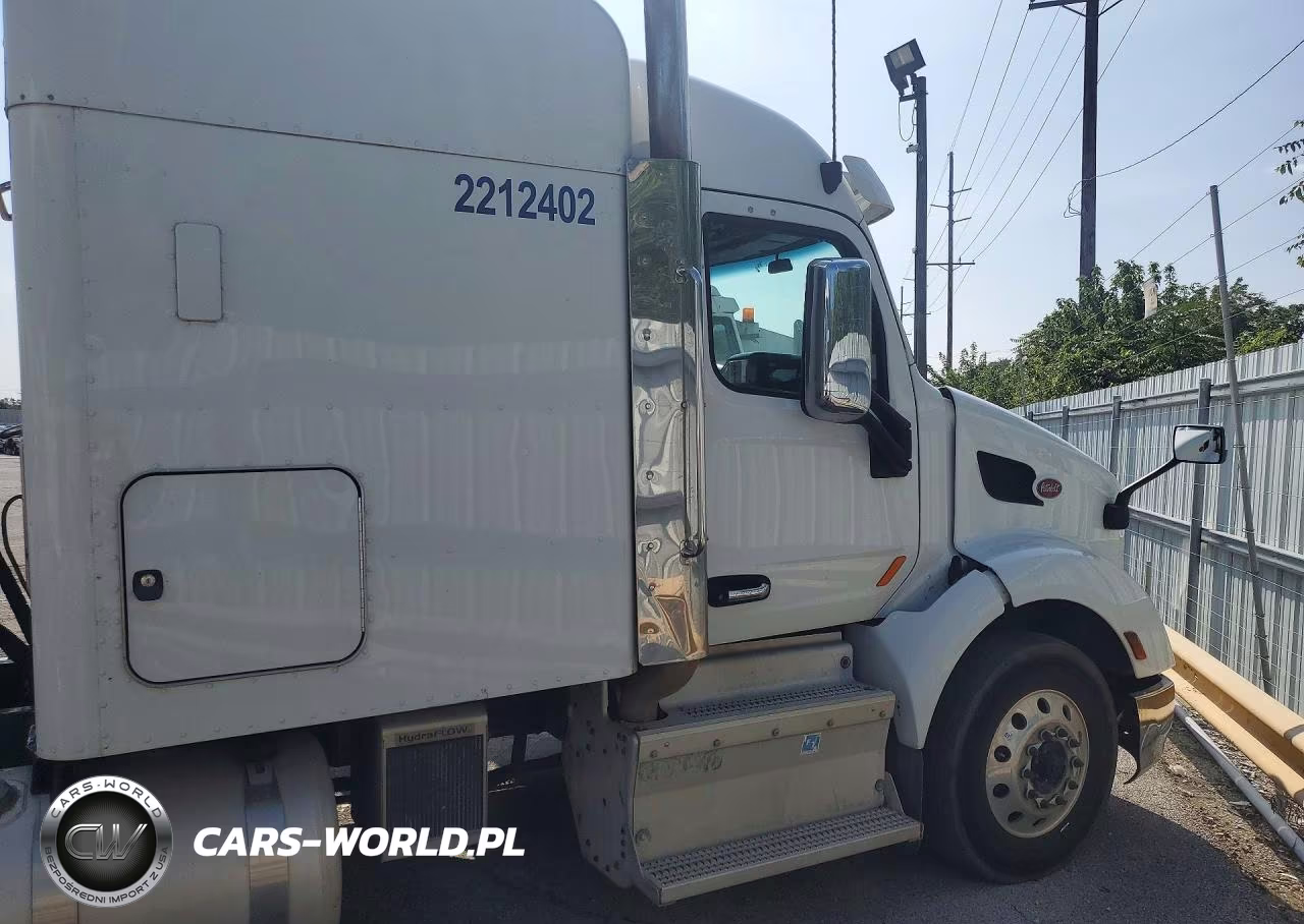 2017 Peterbilt 579 Semi Truck VIN:1XPBDP9XXHD359736 - 4