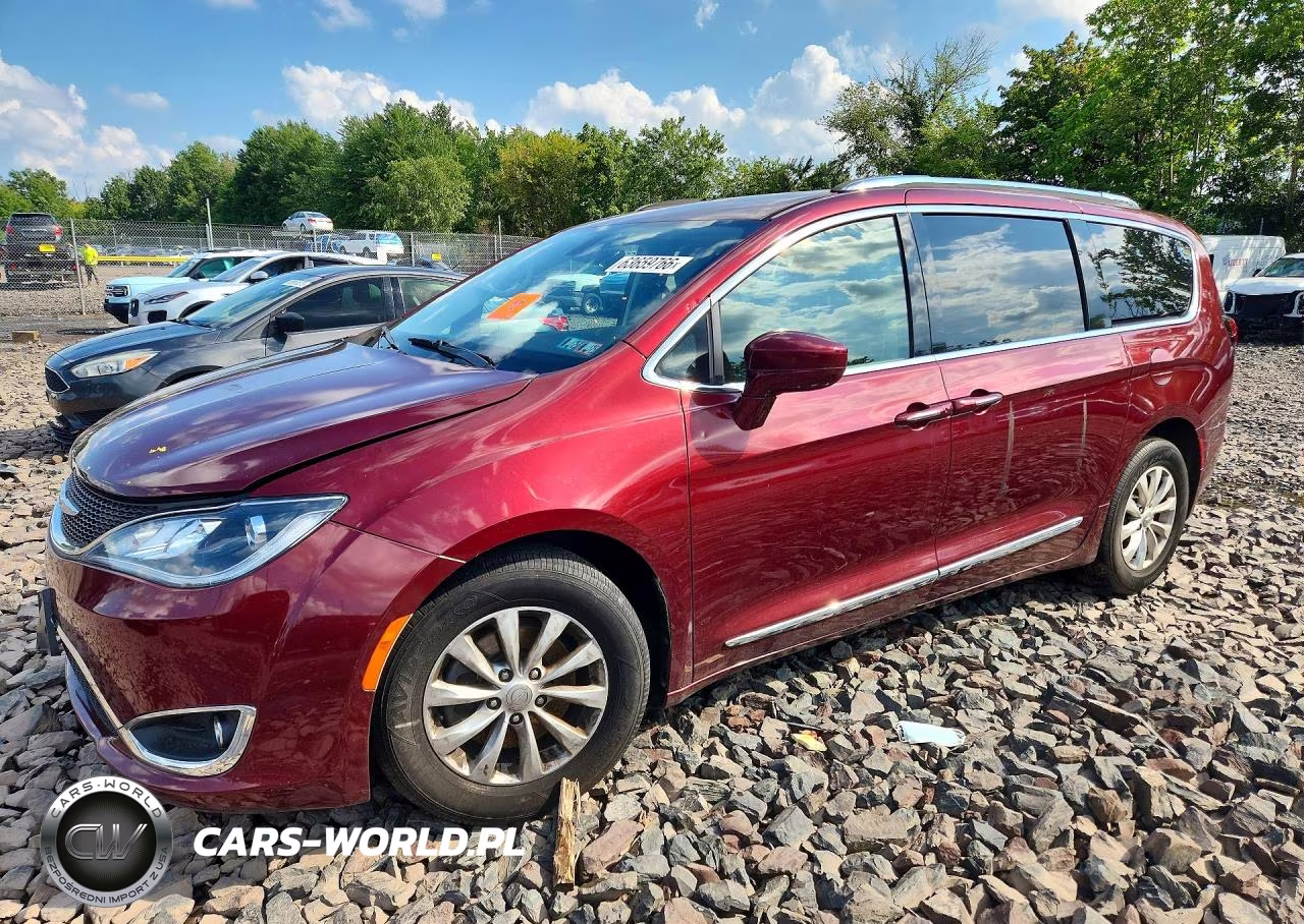 2018 Chrysler Pacifica Touring L VIN:2C4RC1BG4JR294816 - 1