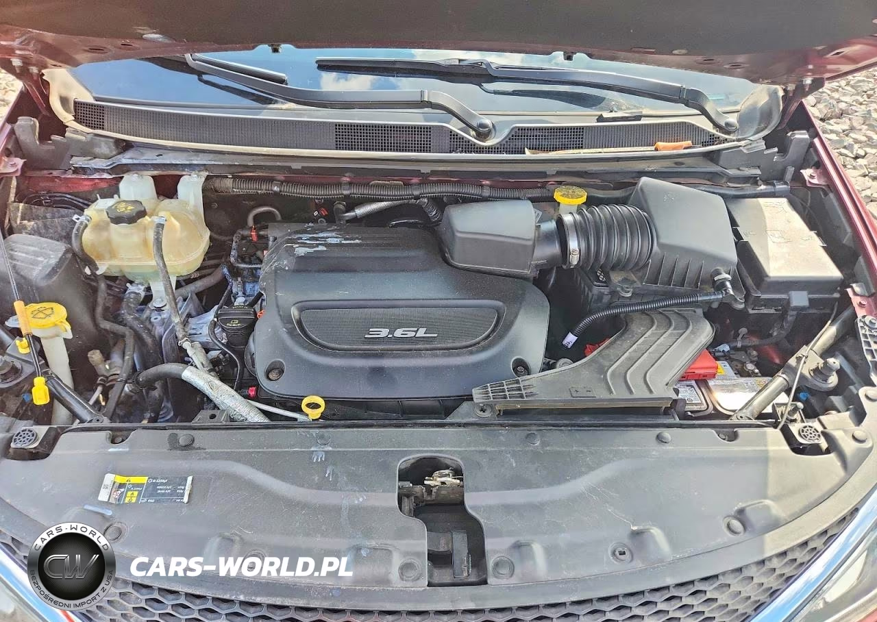 2018 Chrysler Pacifica Touring L VIN:2C4RC1BG4JR294816 - 11