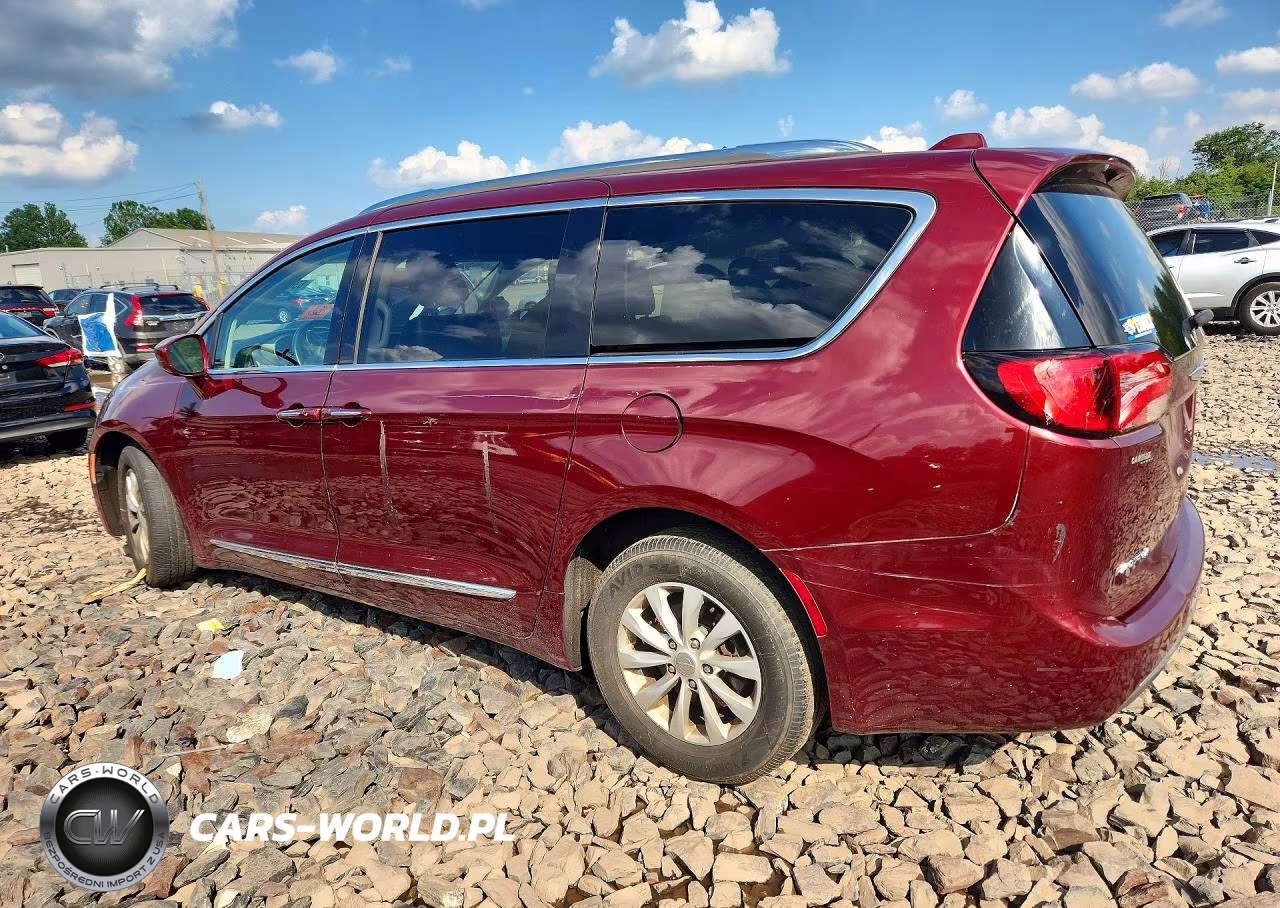 2018 Chrysler Pacifica Touring L VIN:2C4RC1BG4JR294816 - 2