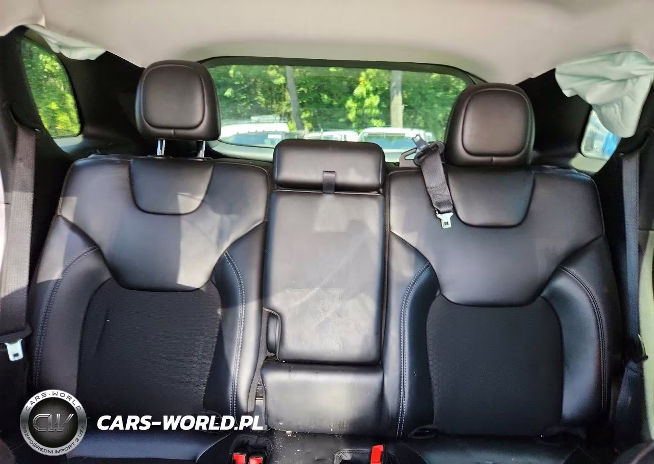 2020 Jeep Cherokee Latitude Plus VIN:1C4PJMLB6LD593988 - 10