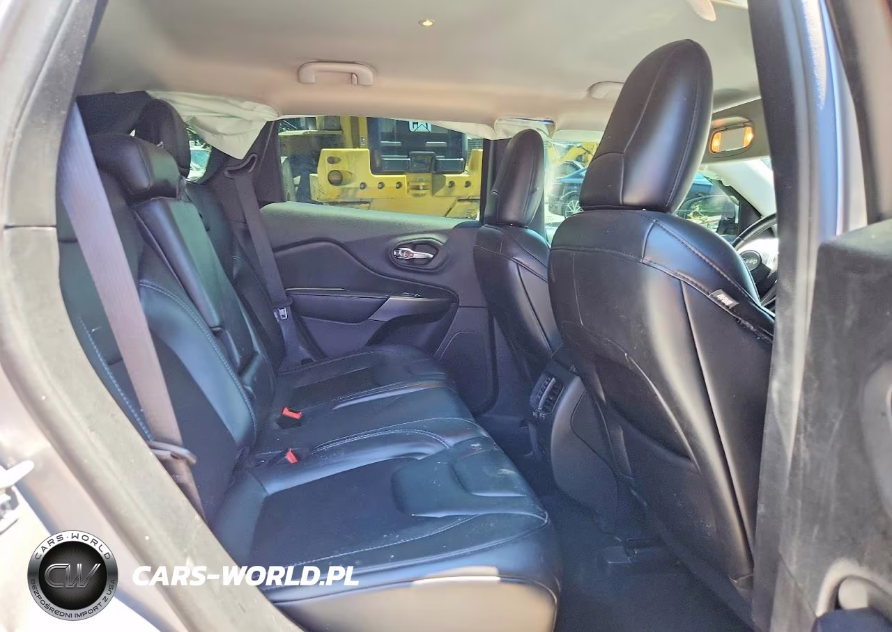 2020 Jeep Cherokee Latitude Plus VIN:1C4PJMLB6LD593988 - 11