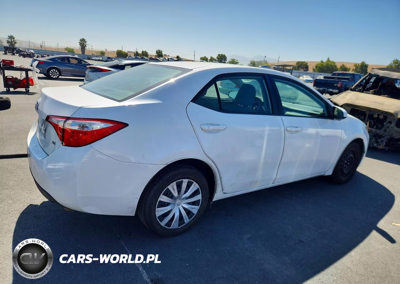 2015 Toyota Corolla Le VIN:5YFBURHE1FP297781 - 3