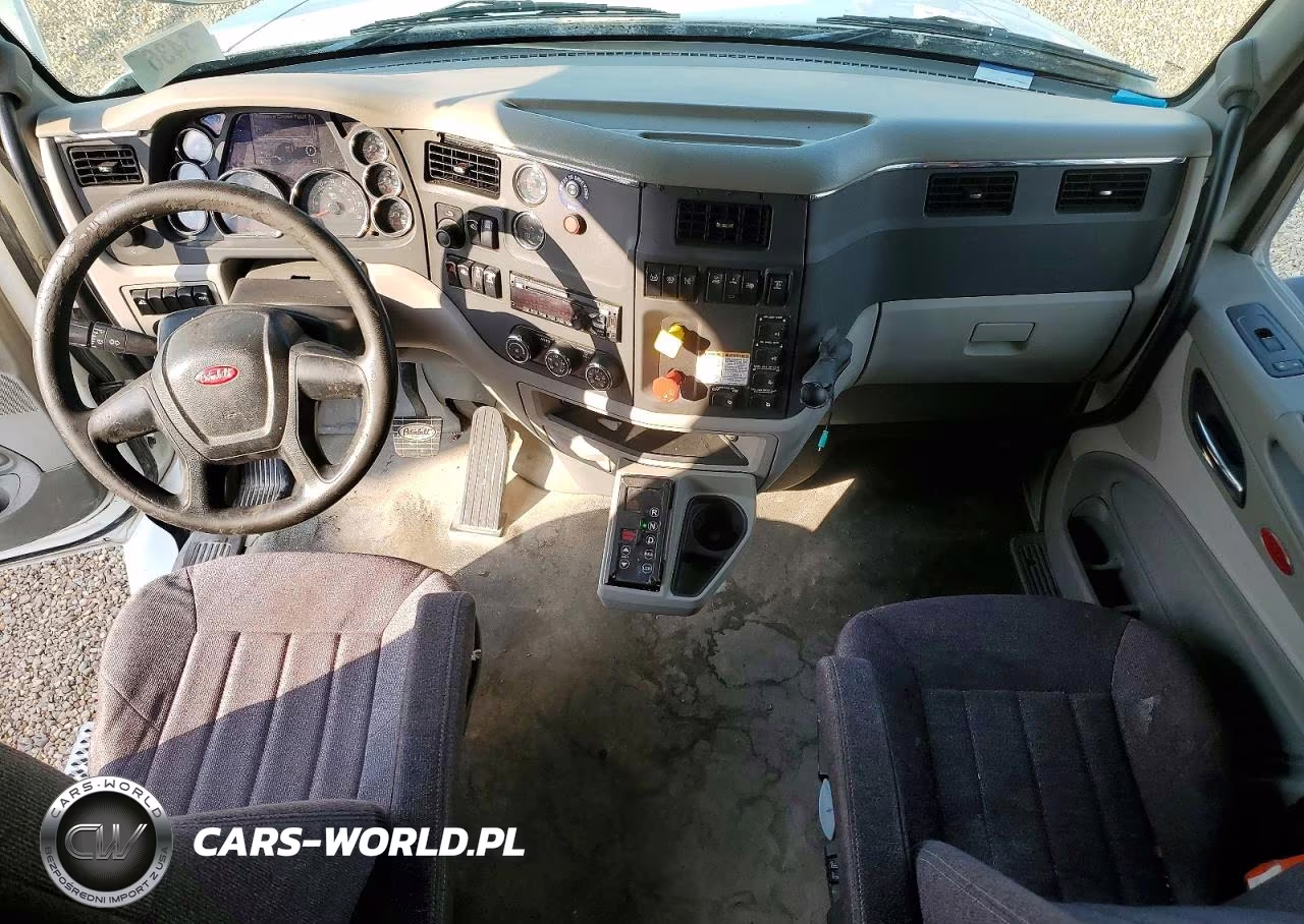 2018 Peterbilt 579 Semi Truck VIN:1XPBDP9X8JD473711 - 8