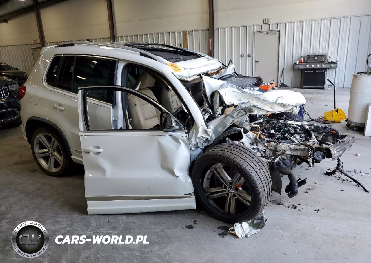 2015 Volkswagen Tiguan S VIN:WVGAV7AX5FW015900 - 4