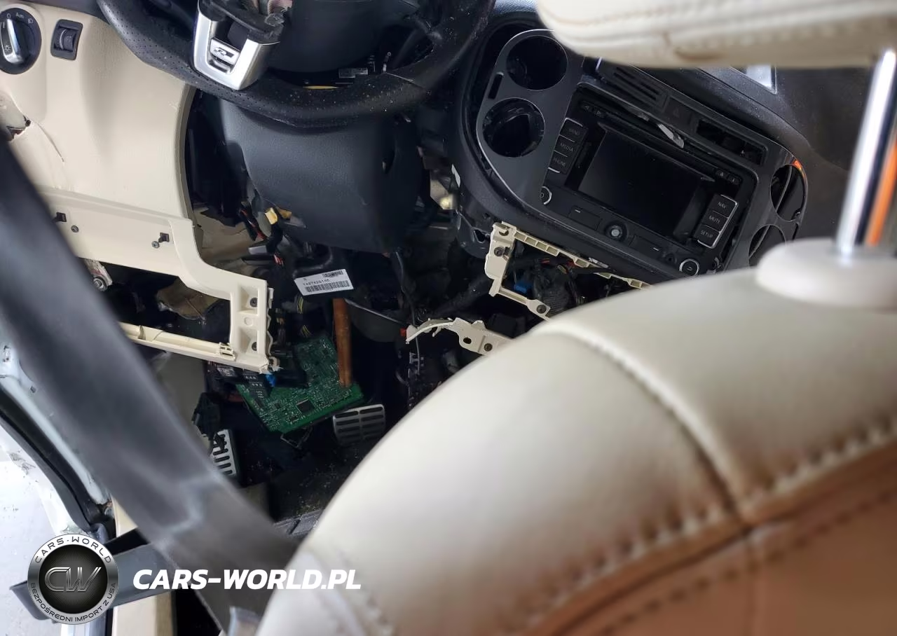 2015 Volkswagen Tiguan S VIN:WVGAV7AX5FW015900 - 8