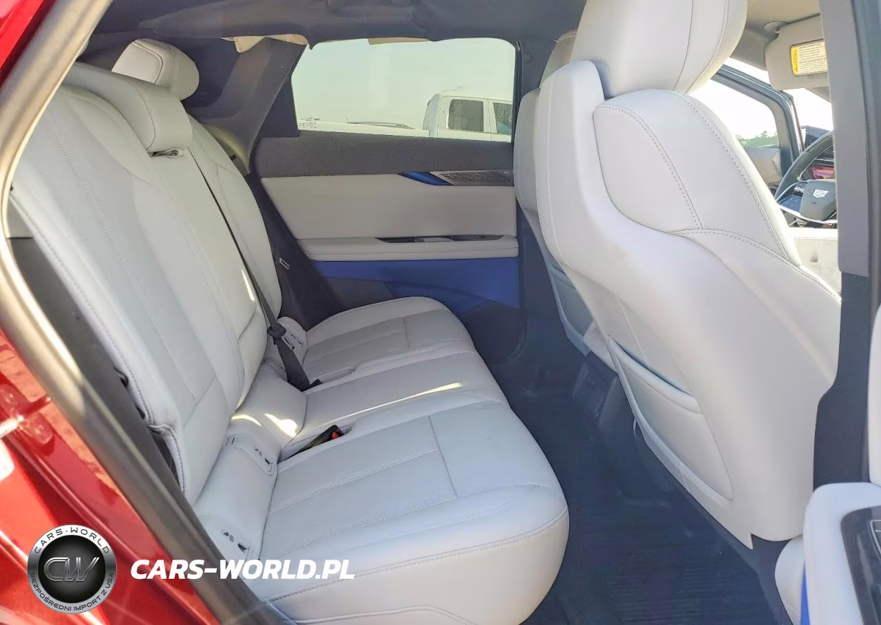 2025 Cadillac Optiq Sport VIN:3GYK3GMR8SS230778 - 11