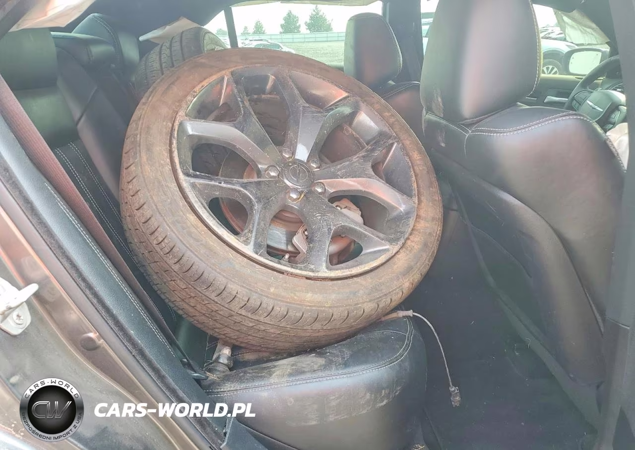 2023 Chrysler 300 S VIN:2C3CCABG4PH585373 - 10