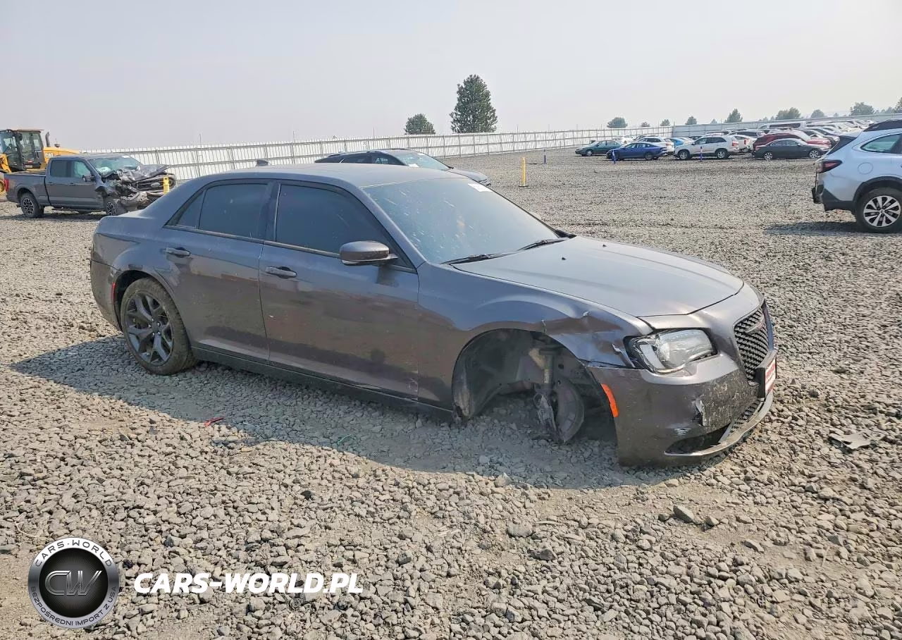 2023 Chrysler 300 S VIN:2C3CCABG4PH585373 - 4