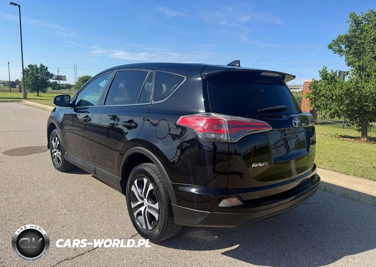 2018 Toyota Rav4 Le VIN:2T3ZFREV7JW467427 - 3