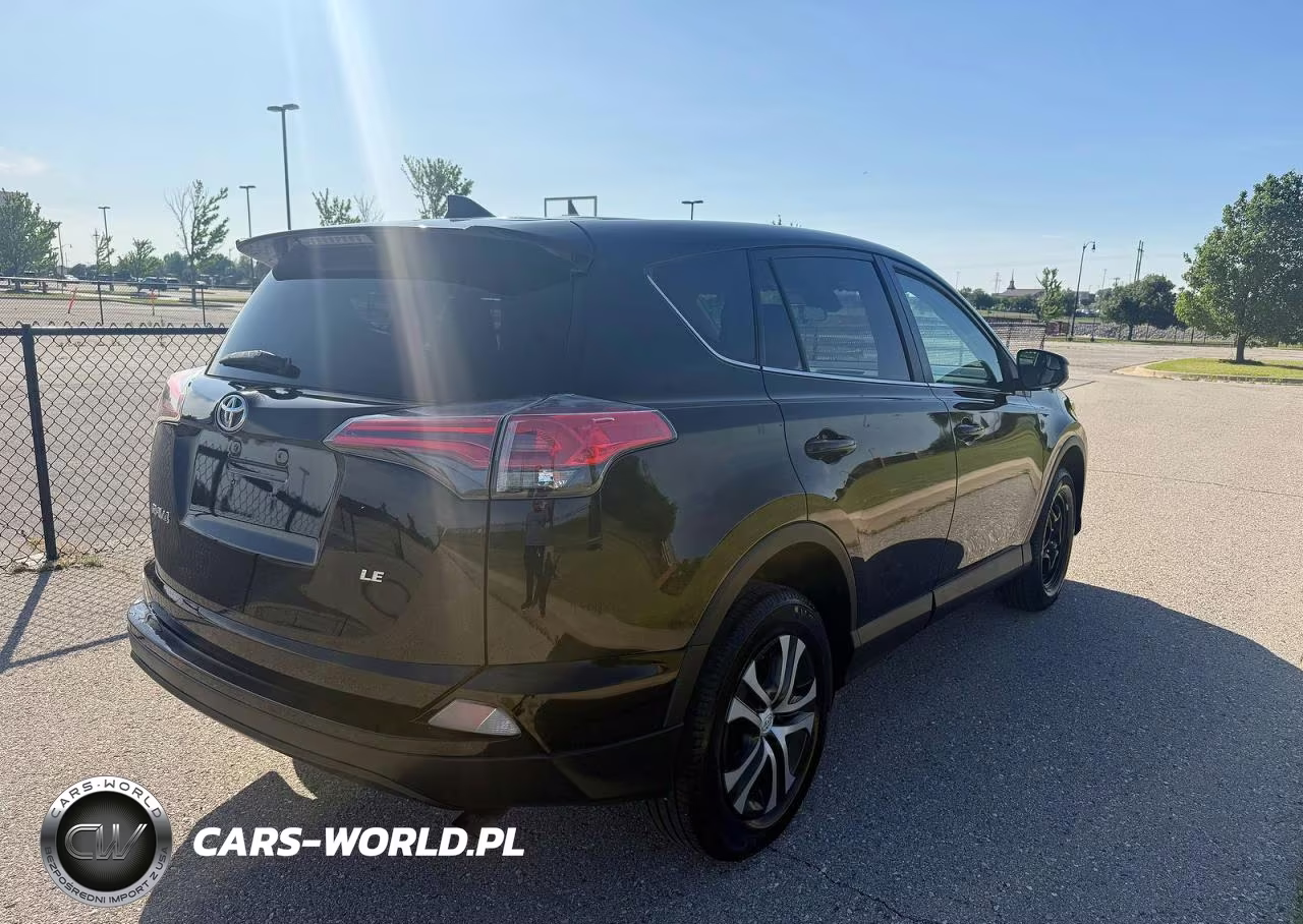 2018 Toyota Rav4 Le VIN:2T3ZFREV7JW467427 - 4