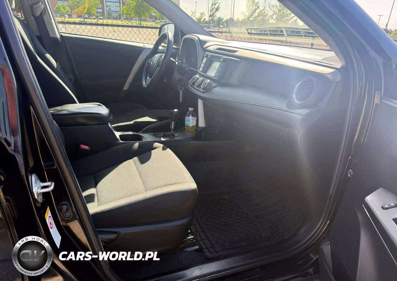 2018 Toyota Rav4 Le VIN:2T3ZFREV7JW467427 - 5