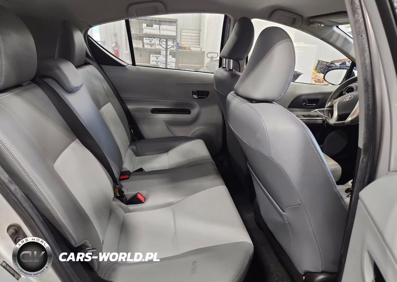 2012 Toyota Prius C Four VIN:JTDKDTB32C1500875 - 10