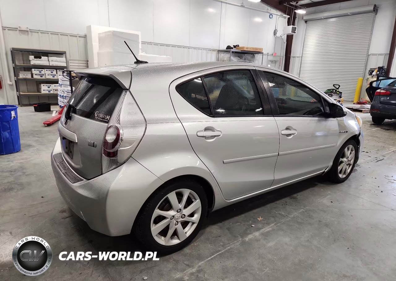 2012 Toyota Prius C Four VIN:JTDKDTB32C1500875 - 3