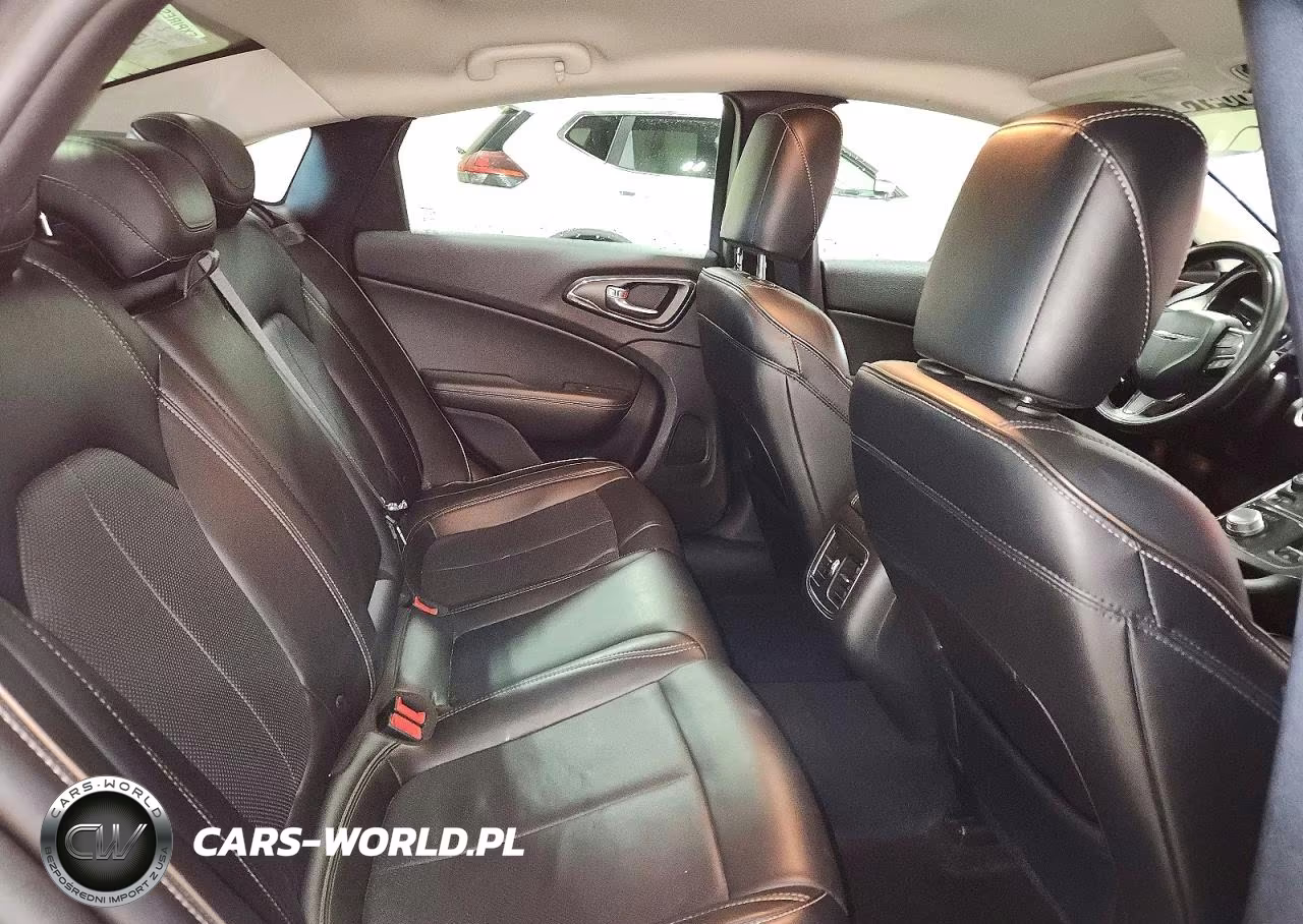 2015 Chrysler 200 C VIN:1C3CCCEG6FN686931 - 10