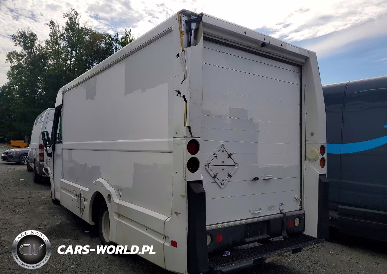 2018 Isuzu Reach Delivery Truck VIN:JALB4T175J7W01793 - 2