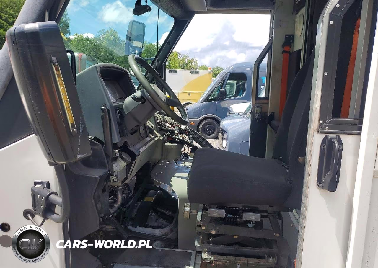 2018 Isuzu Reach Delivery Truck VIN:JALB4T175J7W01793 - 7