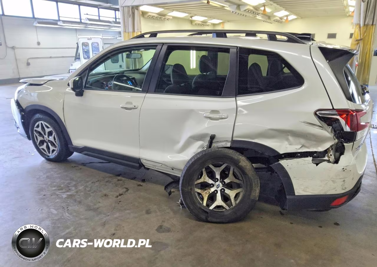 2024 Subaru Forester Premium VIN:JF2SKADC8RH477398 - 2